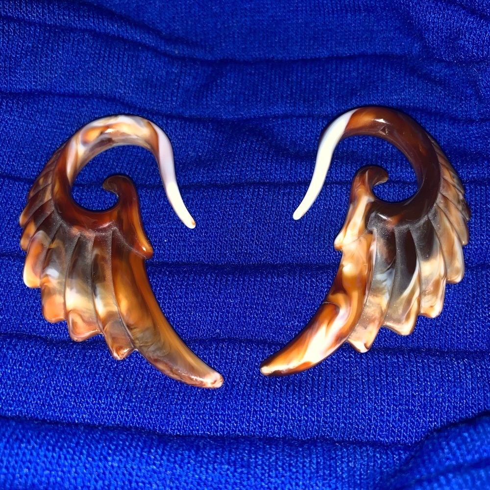 Wings ear stretchers/hangers